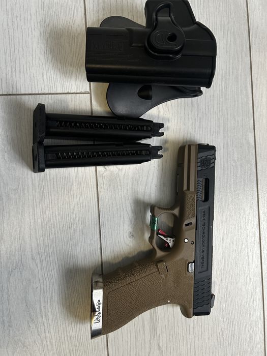 Replica Glock 17 Custom Tan / Black Slide GBB WE