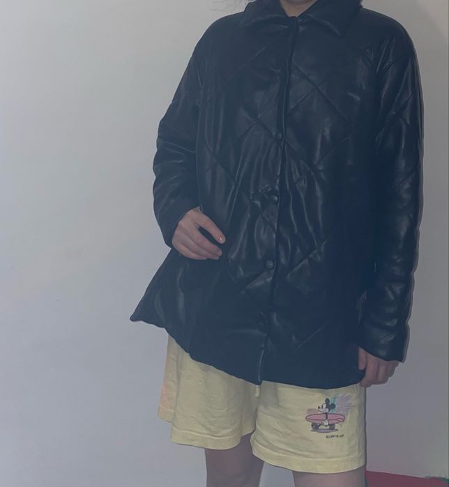 Срочноо продам куртку черную