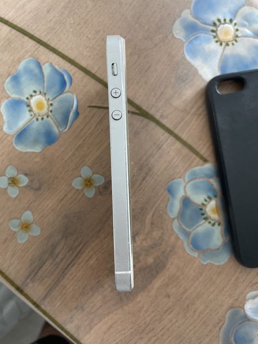 продаю iPhone 5 в хорошем состоянии
