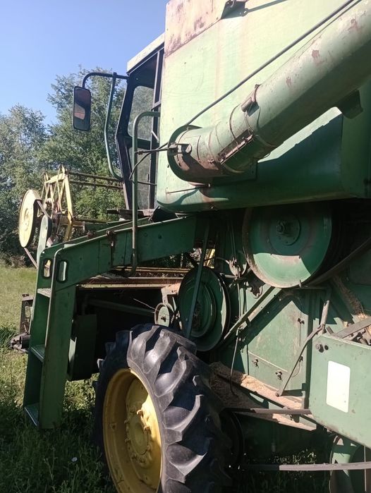 Combină John Deere 330