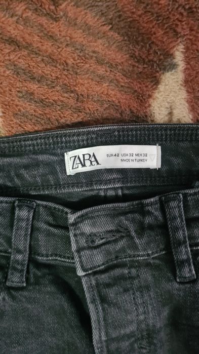 Blugi ZARA negri cu petece și rupți noi fără etichetă