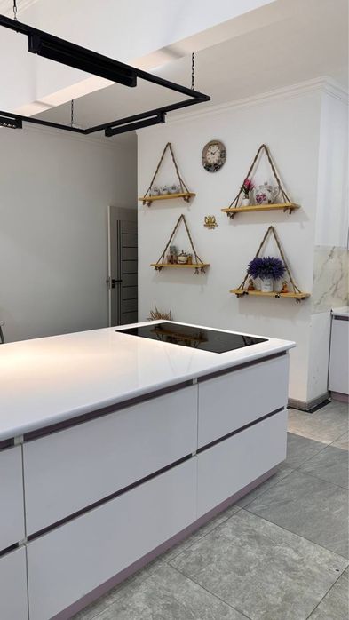 Стол для кухни большой