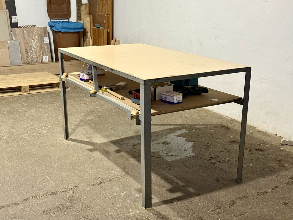 Vând masă de lucru