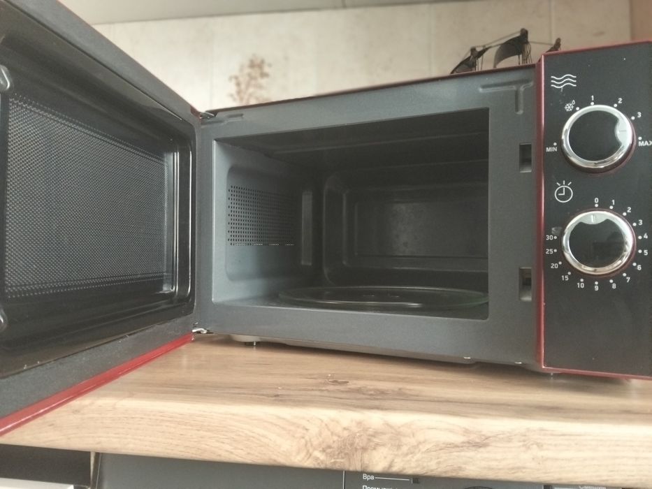 Продам Микроволновку Oursson MM2005/RD