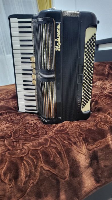 Vând acordeon Hohner CONCERTO IV 120 de bași