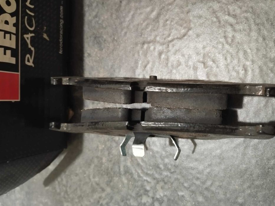 Спирачни апарати от Е46 328i с накладки Ferodo Racing DS3000 НОВИ!