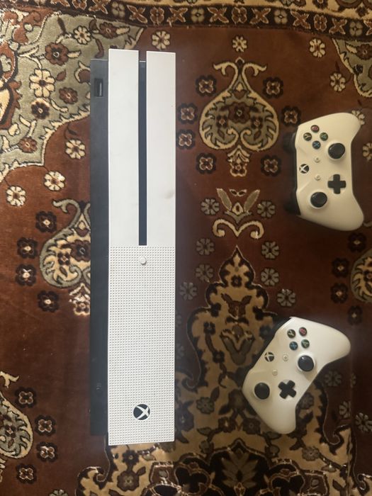 Продам xbox one s 1tb