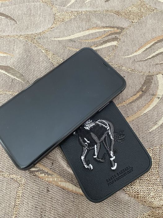 Продам айфон 11