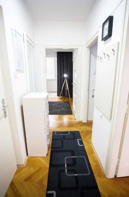 Дава се под наем Двустаен апартамент в Пловдив, Гагарин - 46 кв.м за 235 € - Снимка #3