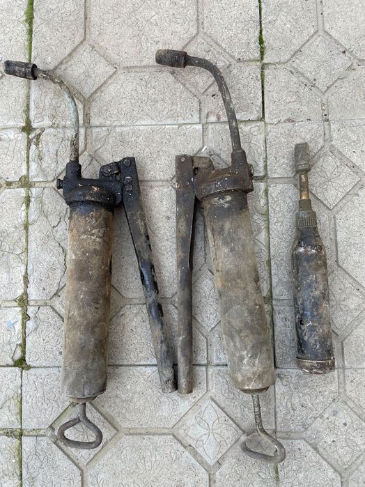 Тавотница для смазки автомобиля в хорошем состоянии