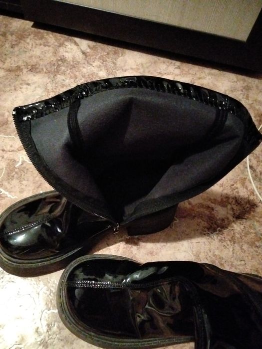 Аяк киімдер сатылады