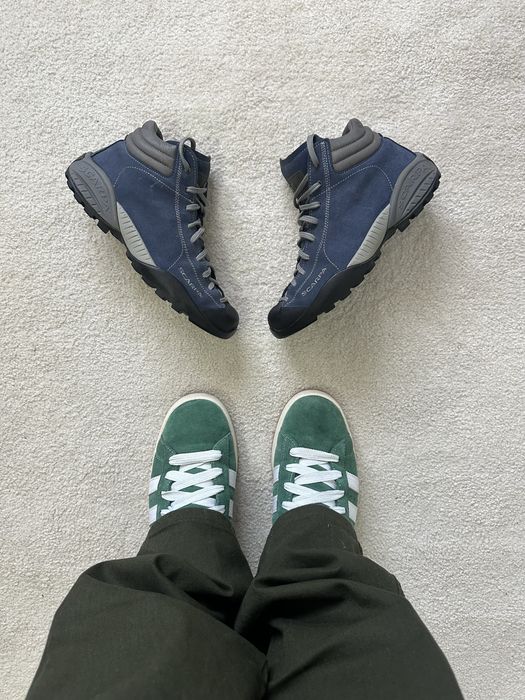 Aceasta este o pereche de pantofi Scarpa Mojito Mid GTX.