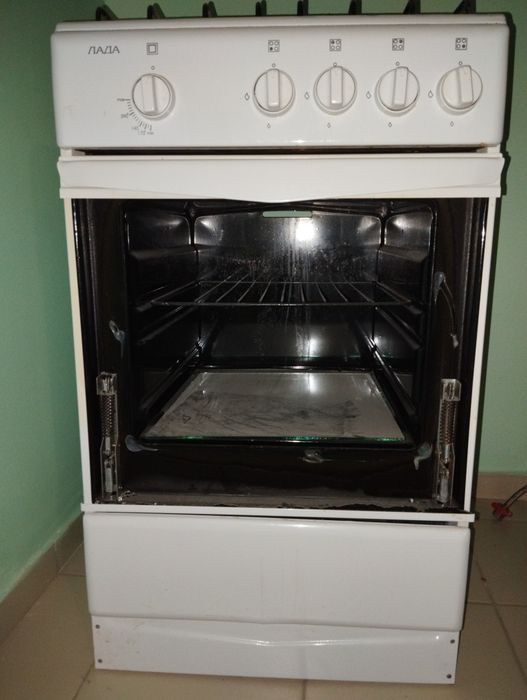 Продам б/у газ плиту. 10 мкрн