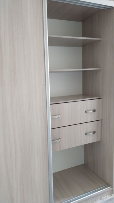 Продам купейный шкаф