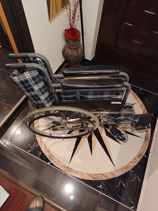 Cărucior pentru handicapați,sau persoane în vârstă