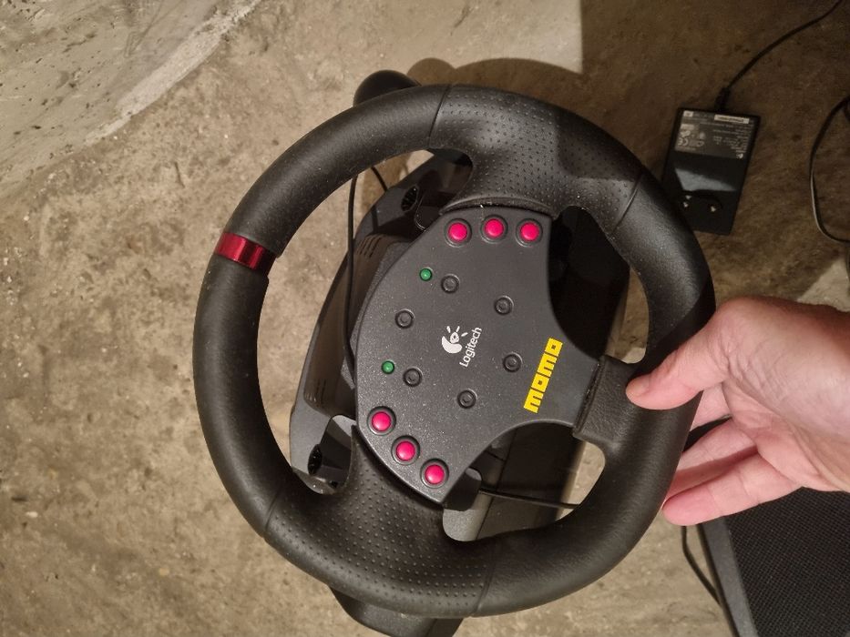 Comanda joc video Momo