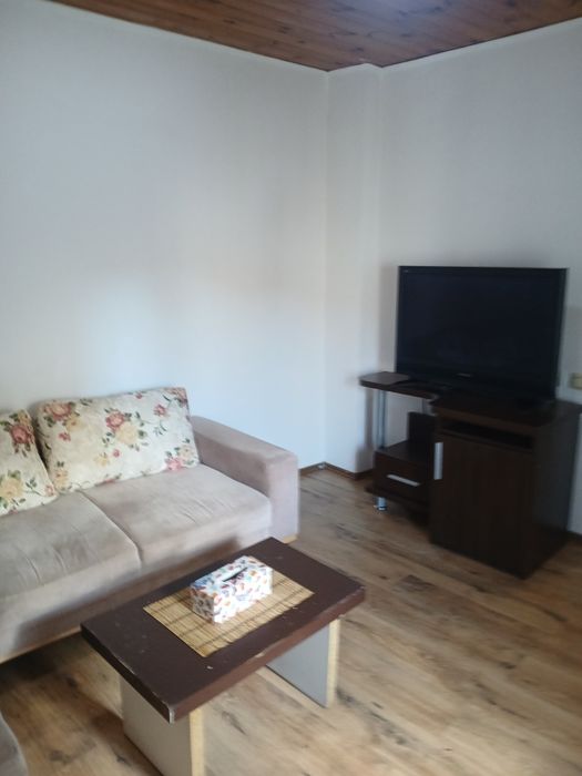 Particular închiriez apartament cu  2 camere centru