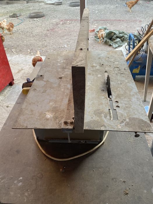 Vând abric- circular 220V