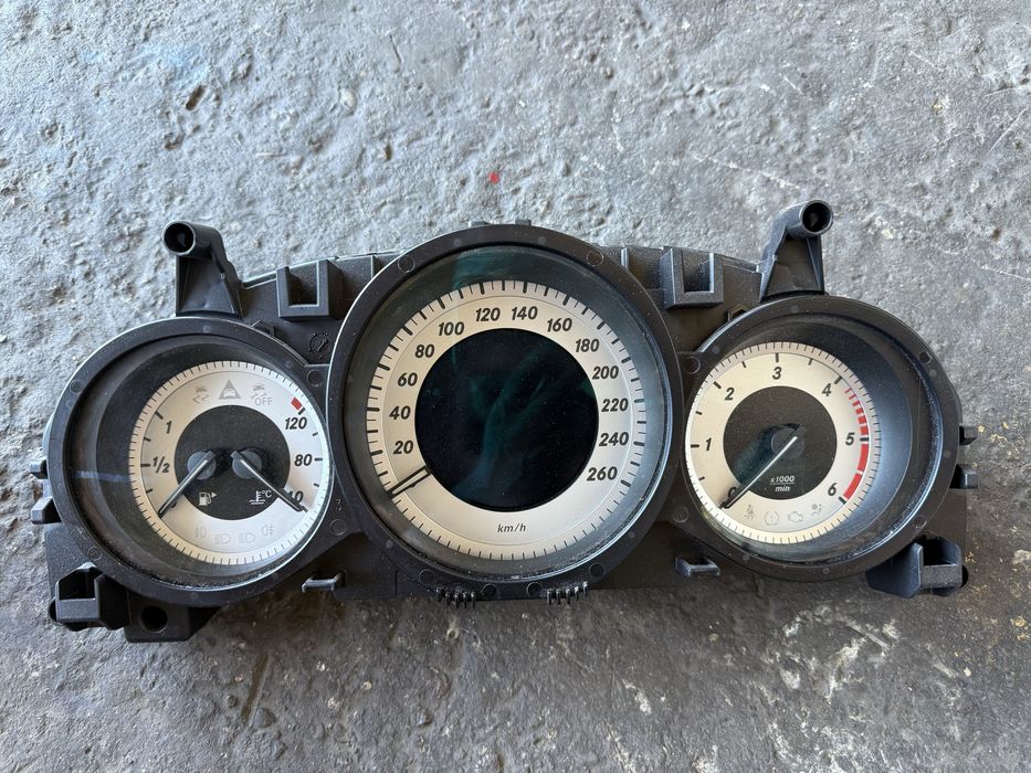 W204 Фейстлиф Километраж Мерцедес Ц класа 2012г