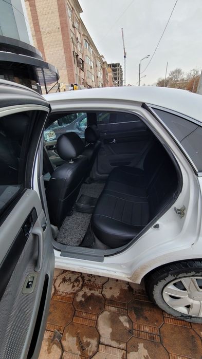 Ласетти 1.8 сотилади