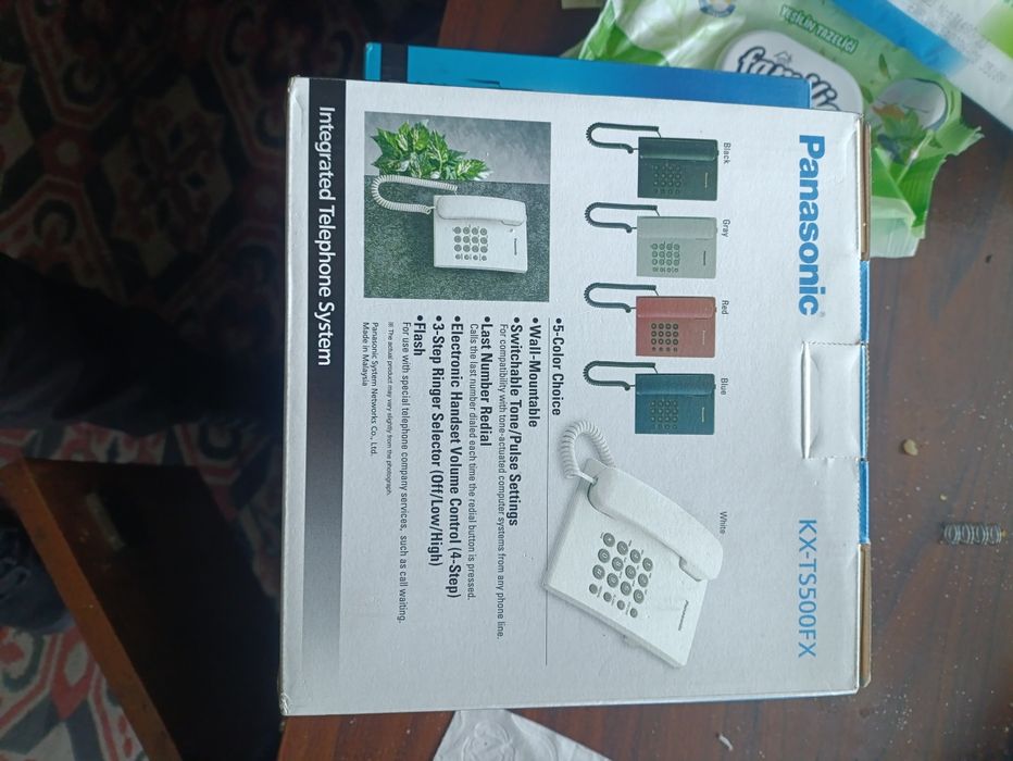 Два броя стационарни телефона Панасоник,бял и черен,нови,неизваждани о