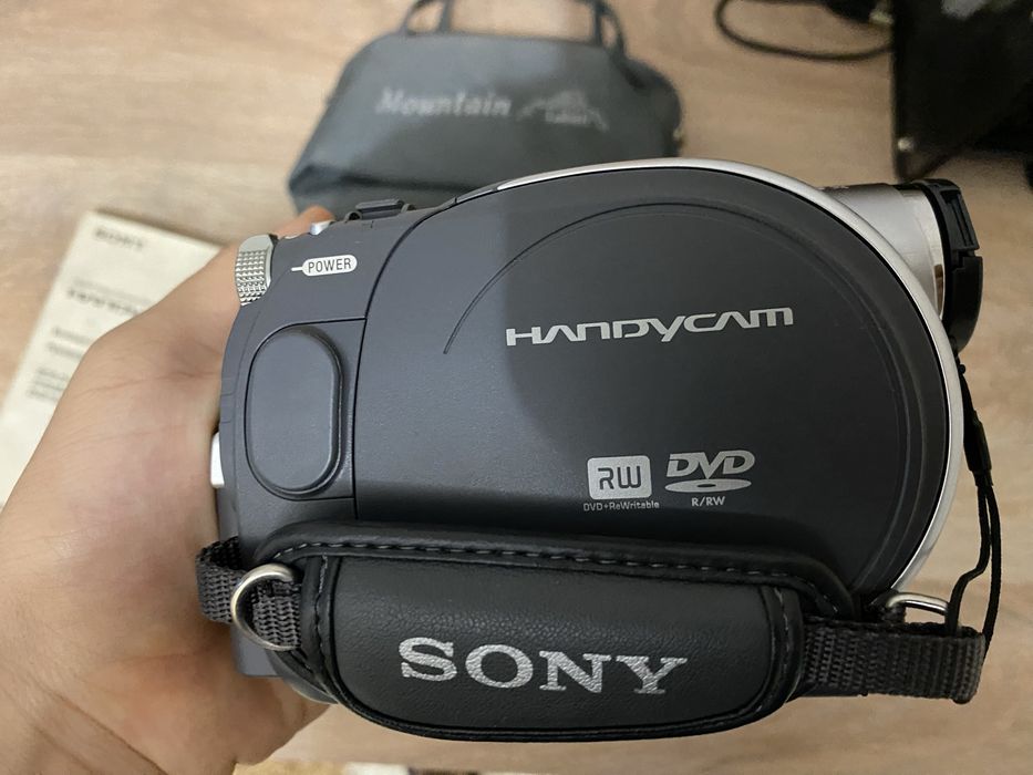 Sony Handycam DCR-DVD105E | Ретро видеокамера 2000-х