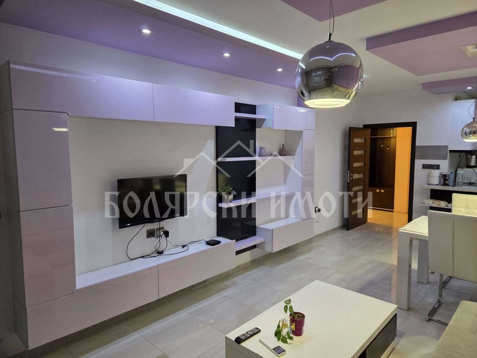 Дава се под наем Тристаен апартамент в Велико Търново, Акация - 93 кв.м за 435 € - Снимка #1