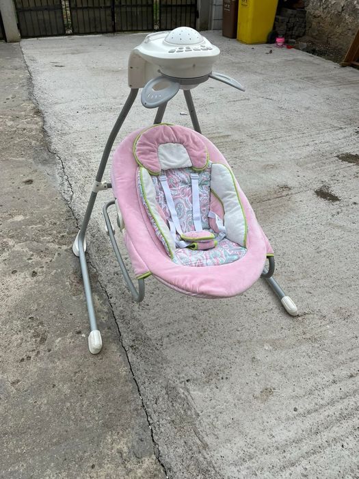 Balansoar, e  nou  si Carucior e putin folosit dar in stare buna