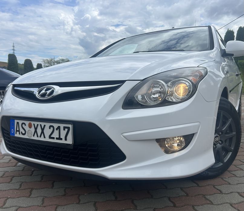 -Hyundai i30 facelift-1.4benzina-109cai-euro5-2011-adusa din germania-