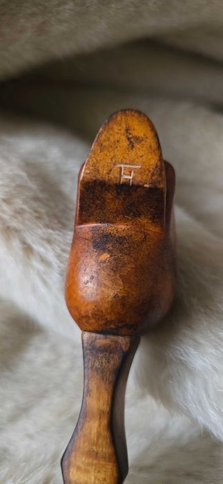 Авторска съвършена дърворезба– действащо ц/г/ре.