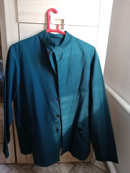 Мужские костюмы.