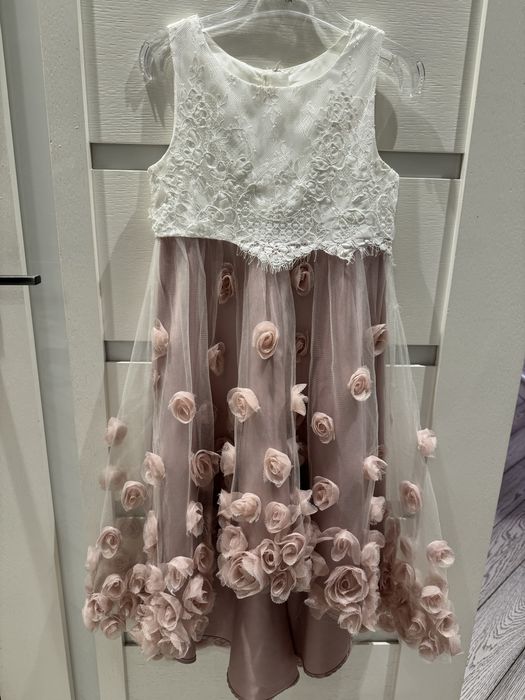 Продается шикарное платеь на девочку
