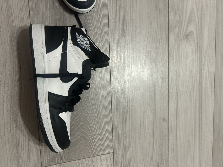 air jordan 1 mid panda