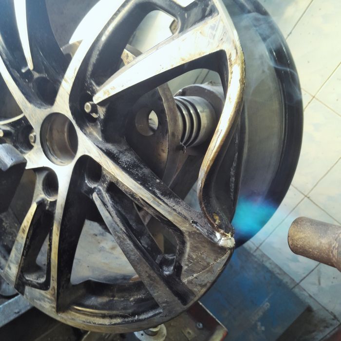 Ремонт дисков сварка правка а так же ремонт шин