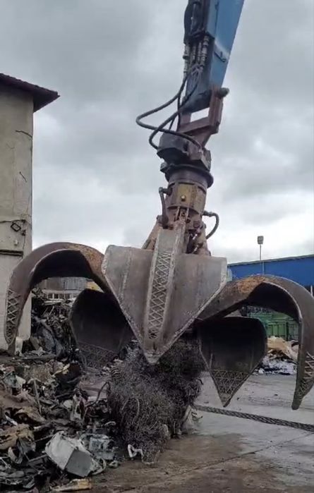 Graifer Liebherr 800 litri - rotire hidraulică - funcționează perfect