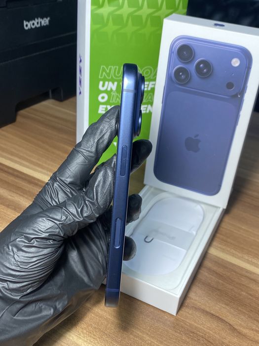 iPhone 17 Pro • 256 GB • Deep Blue