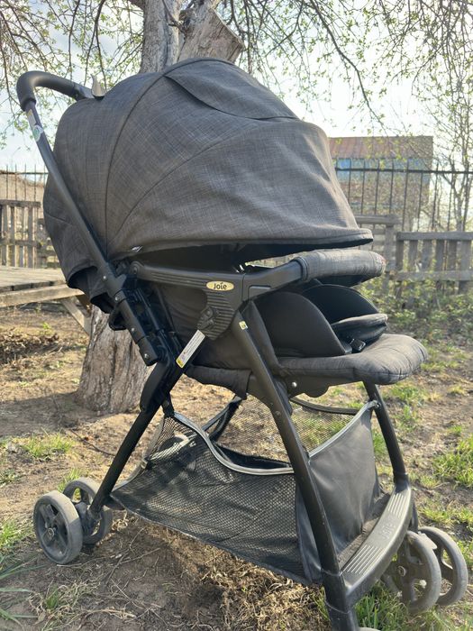 Продам коляску joie