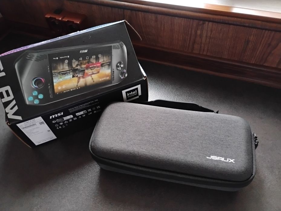 Laptop - consolă - MSI - CLAW  - Ultra 5