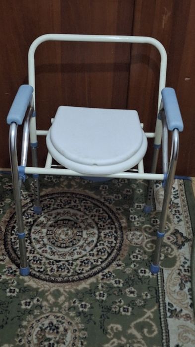 Санитарный.  стул