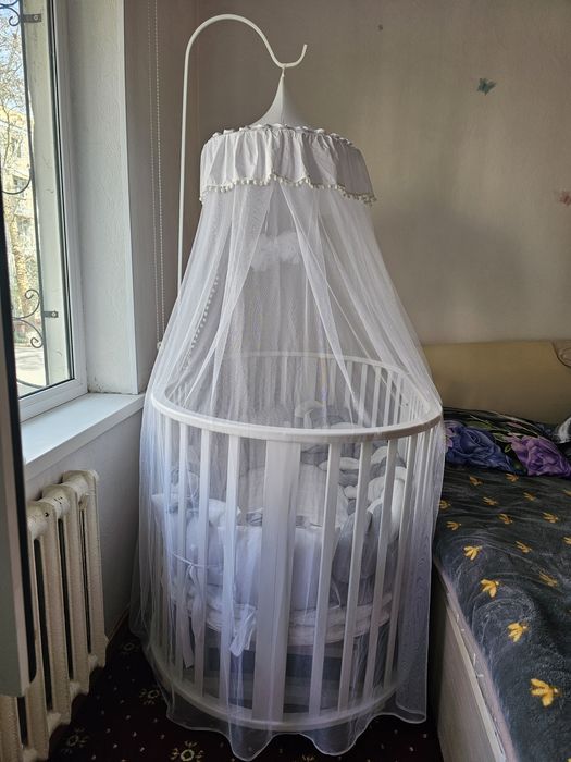 Детский кровать.