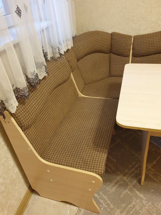 Продам кухонный стол