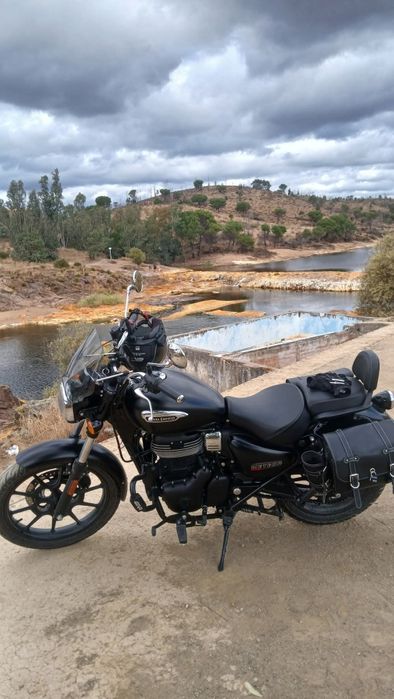 Royal Enfield Meteor 350 stellar black