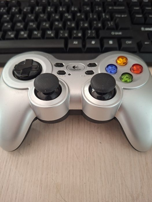 Геймпад, джойстик Logitech f710