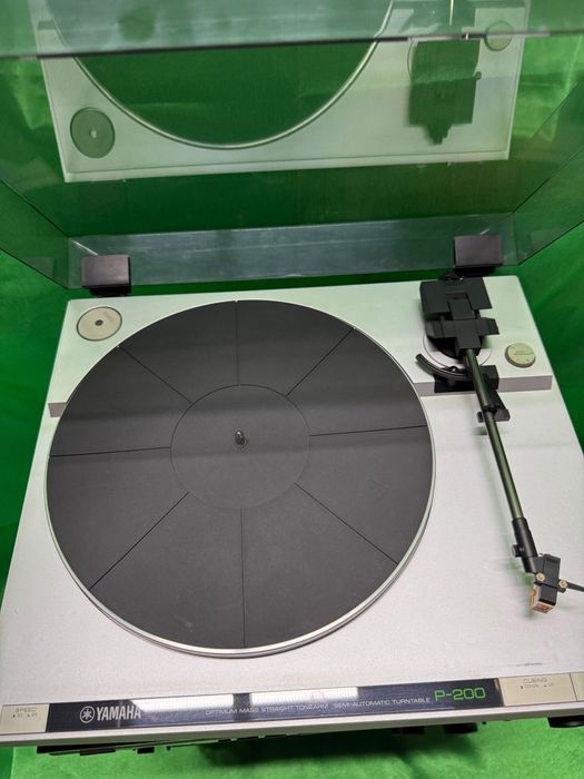 Linie audio Yamaha AX-1070, CDX-880, MDX-595, KX-580, TX-480, P-200