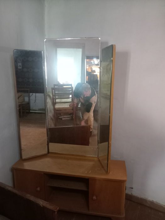 Продаём Старую мебель