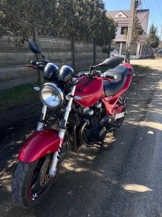 Kawasaki ZR-7 750 – 4 cilindri, sunet sport, evacuare Mivv