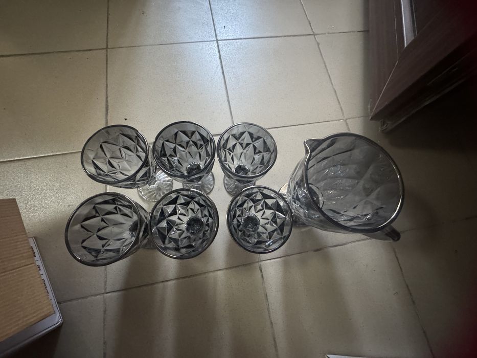 Продам Фужеры в комплекте с графином