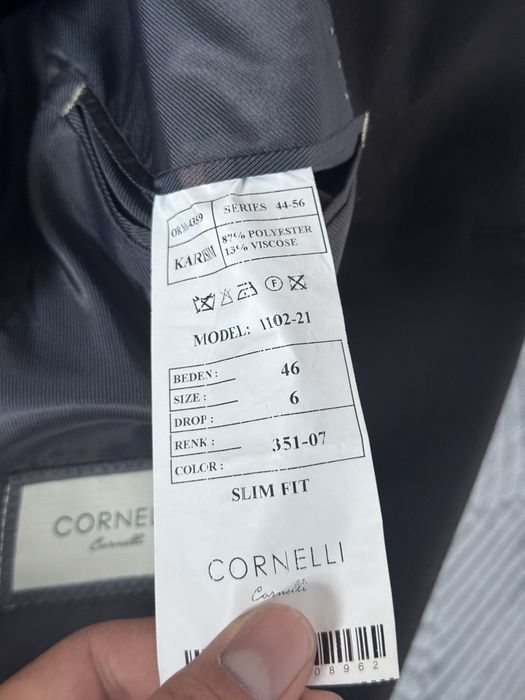 Продается Костюм тройка