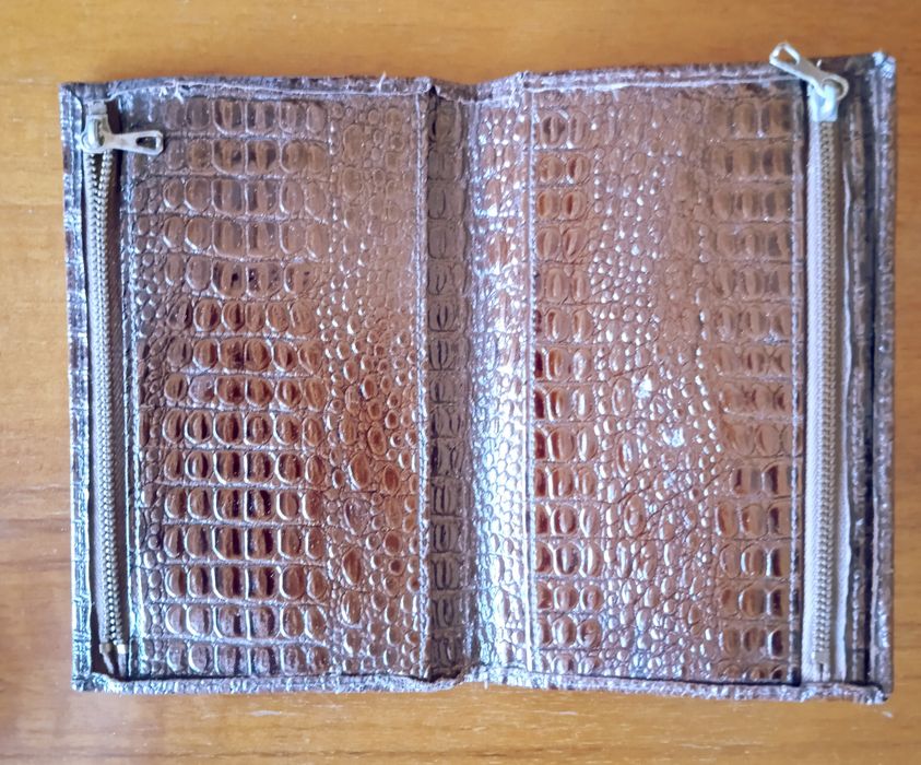 Портмоне кожаные