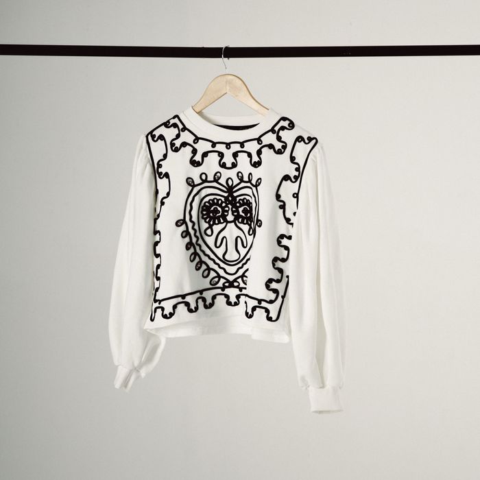 Свитшот с вышивкой